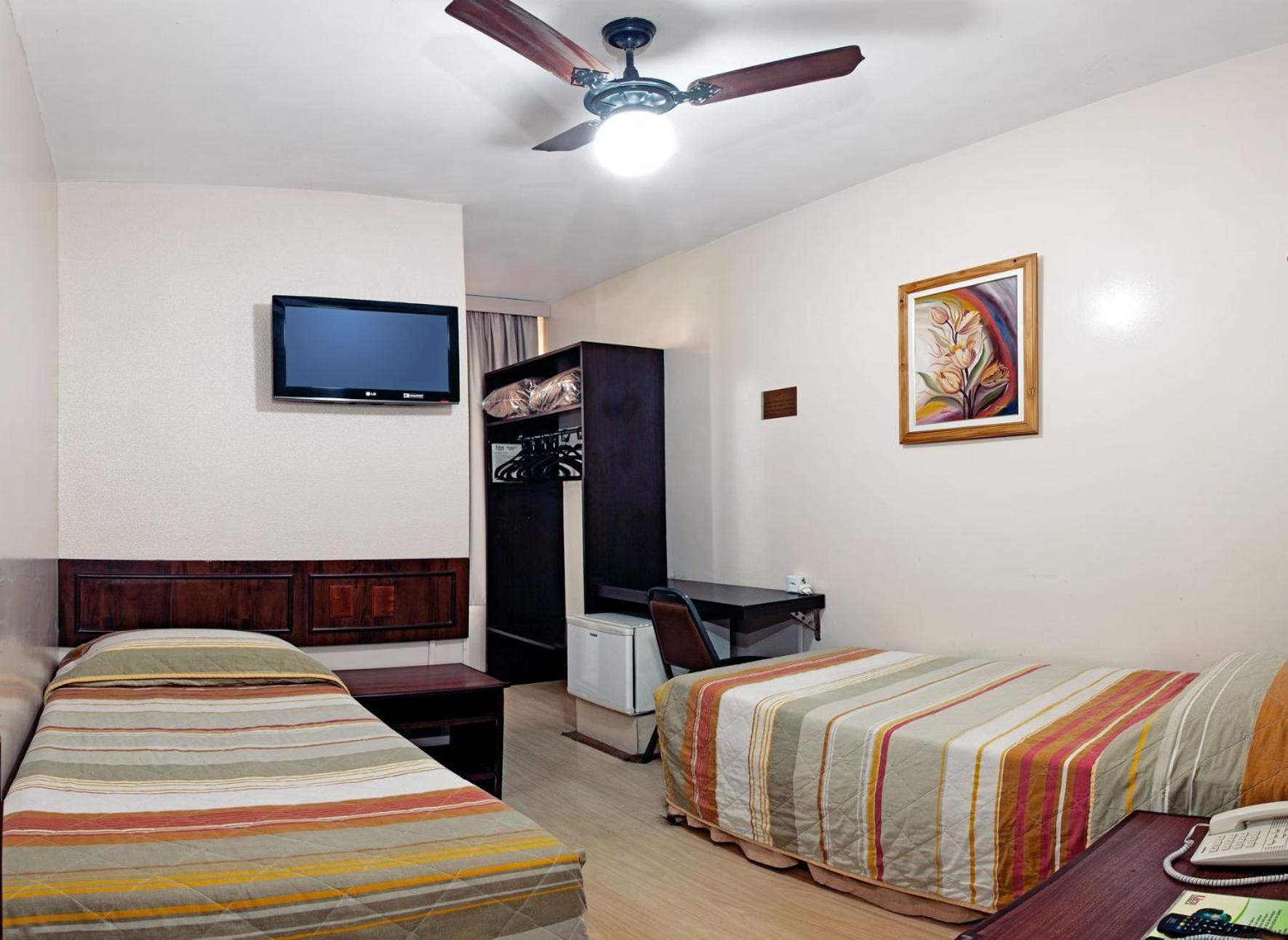 Lira Hotel Curitiba Luaran gambar