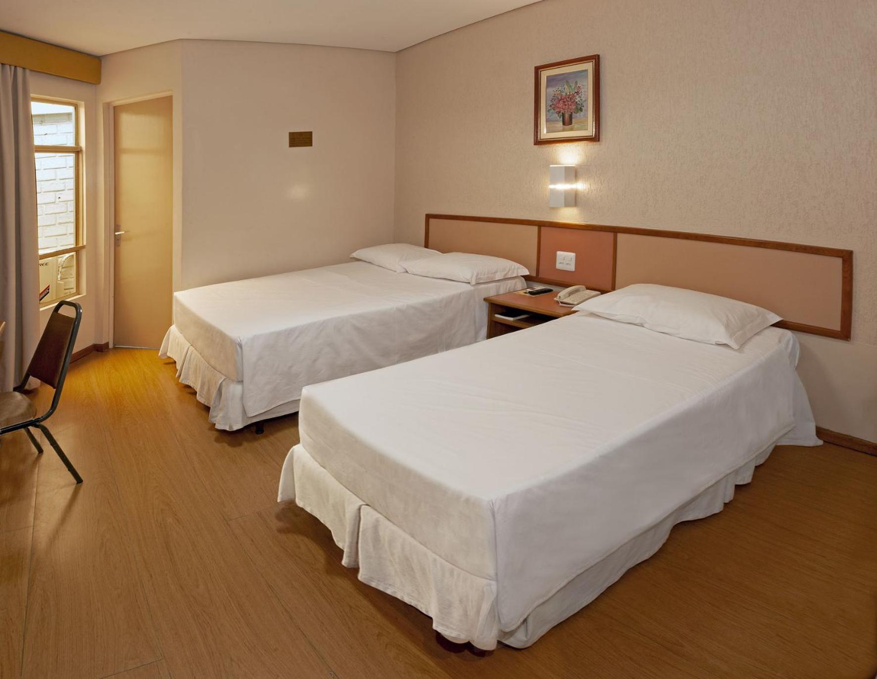 Lira Hotel Curitiba Luaran gambar