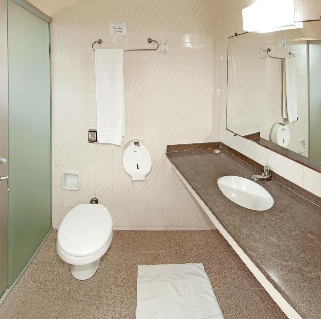 Lira Hotel Curitiba Luaran gambar