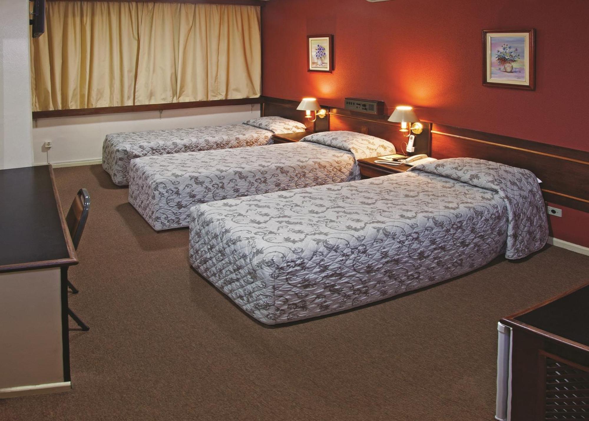Lira Hotel Curitiba Luaran gambar